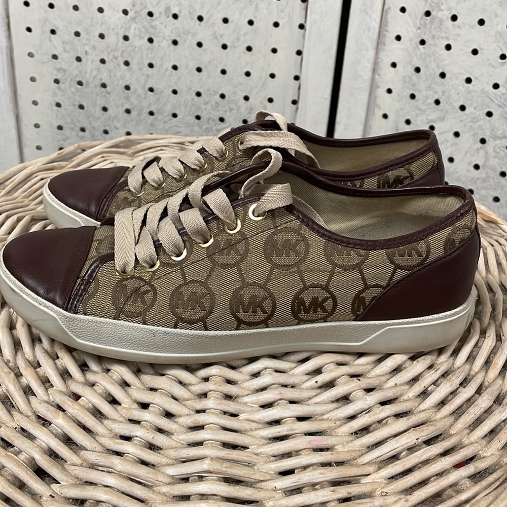 Michael Kors SALE! - Picture 4 of 12